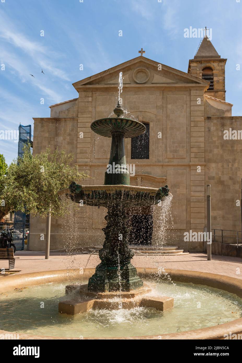 Fountain Place de la République, in front of the Saint Laurent church, in Saint Laurent d'Aigouze, in Gard, Occitanie, France Stock Photo