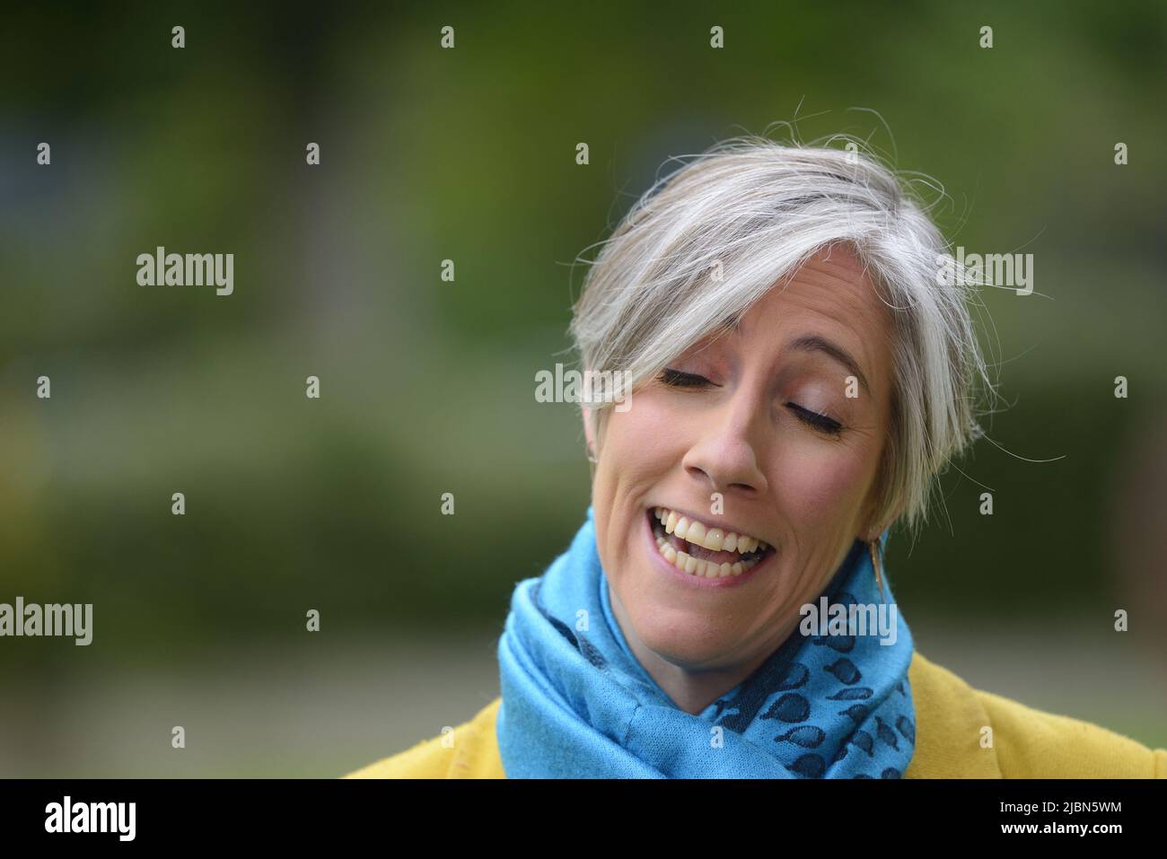 Daisy Cooper MP (LibDem: St Albans) deputy Lib Dem leader, in Westminster being interviewed before the no confidence vote in Boris Johnson, June 6th 2 Stock Photo