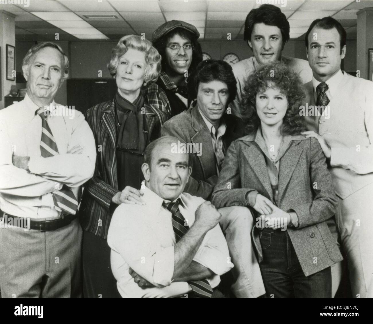 Actors Edward Asner, Mason Adams, Nancy Marchand, Daryl Anderson, Robert Walden, Allen Williams, Linda Kelsey, and Jack Bannon in the American TV Series Lou Grant, USA 1977 Stock Photo