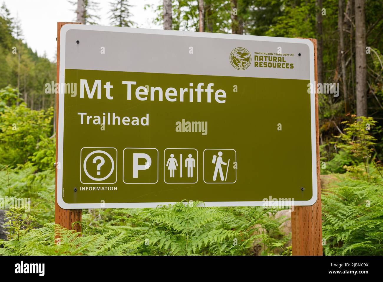 North Bend, WA, USA - June 06, 2022; Signage for the popular Seattle area hiking trail at Mt Teneriffe near North Bend Washington Stock Photo