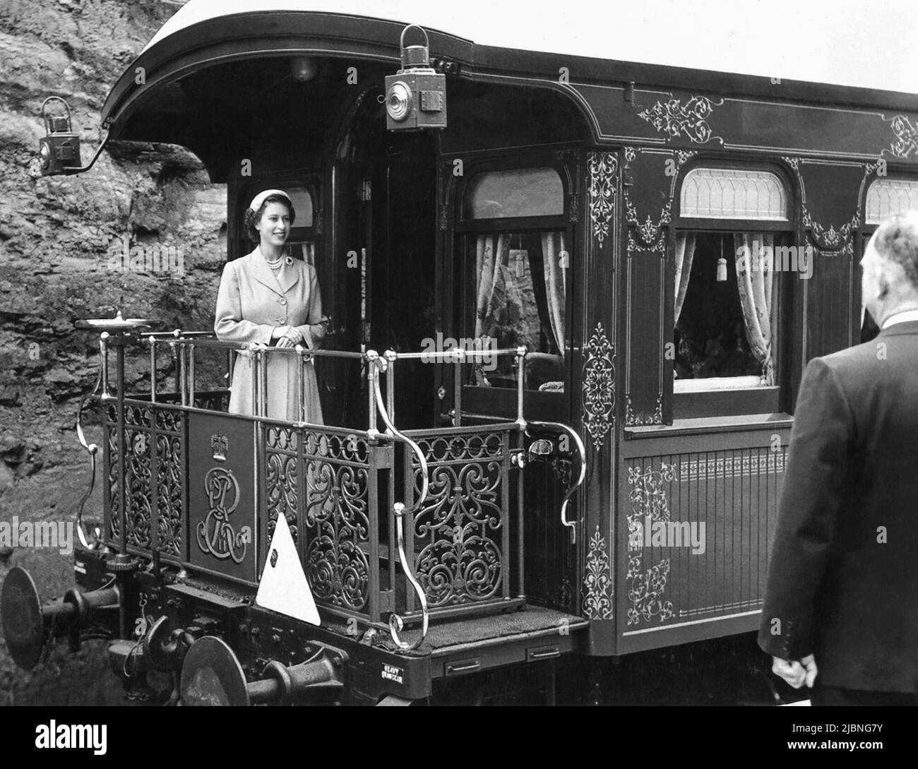 Queen Elizabeth II arriving at Leura, New South Wales, onboard the royal train on the Queen's Royal Tour of Sydney in 1954. Stock Photo