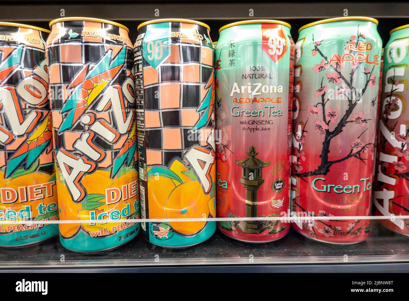 Grocery display in a discount store in New York City, USA 2022 Stock