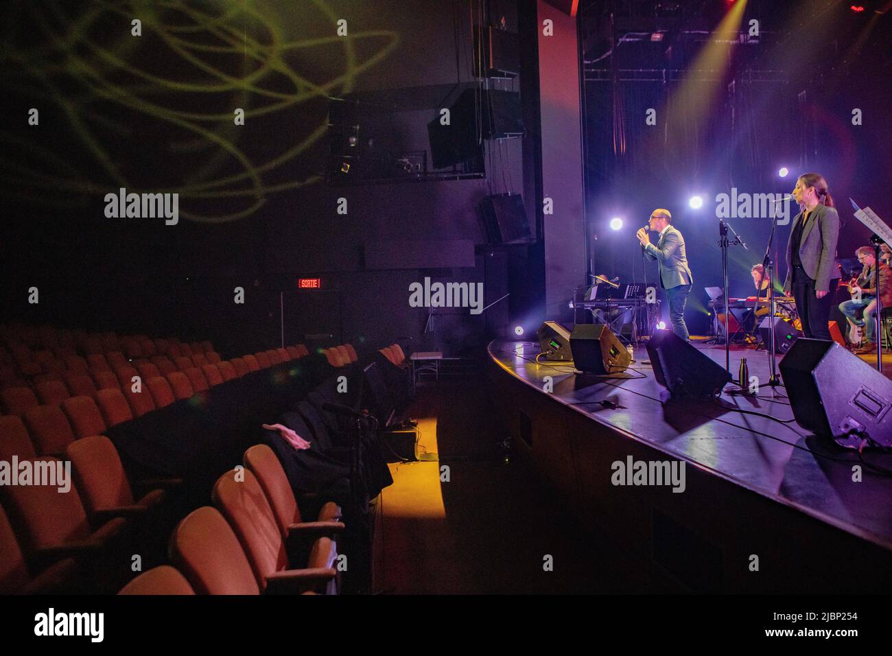 Live band on stage, filmed without a crowd because of Covid Stock Photo