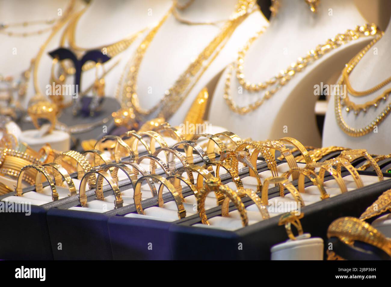Wedding gold ring display hi-res stock photography and images - Alamy