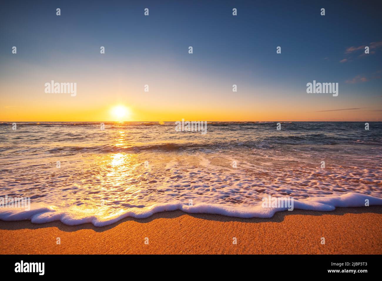 Hawaii sunrise waves hi-res stock photography and images - Alamy