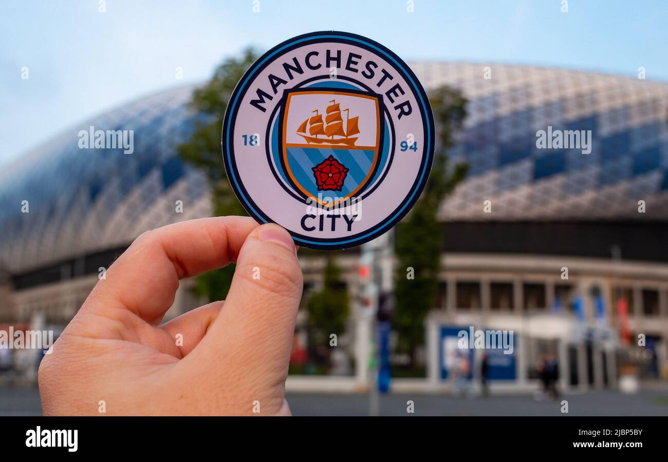 Manchester Emblem không chỉ là biểu tượng của đội bóng, mà còn mang trong mình những giá trị đích thực của Manchester. Hãy hiểu rõ hơn về lịch sử và nền văn hóa của Manchester qua hình ảnh đầy sắc màu này!
