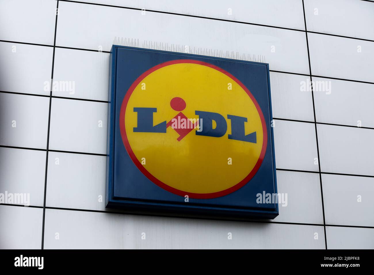 London, UK. 06th June, 2022. Lidl's logo displayed outside its store in London. (Photo by Dinendra Haria/SOPA Images/Sipa USA) Credit: Sipa USA/Alamy Live News Stock Photo