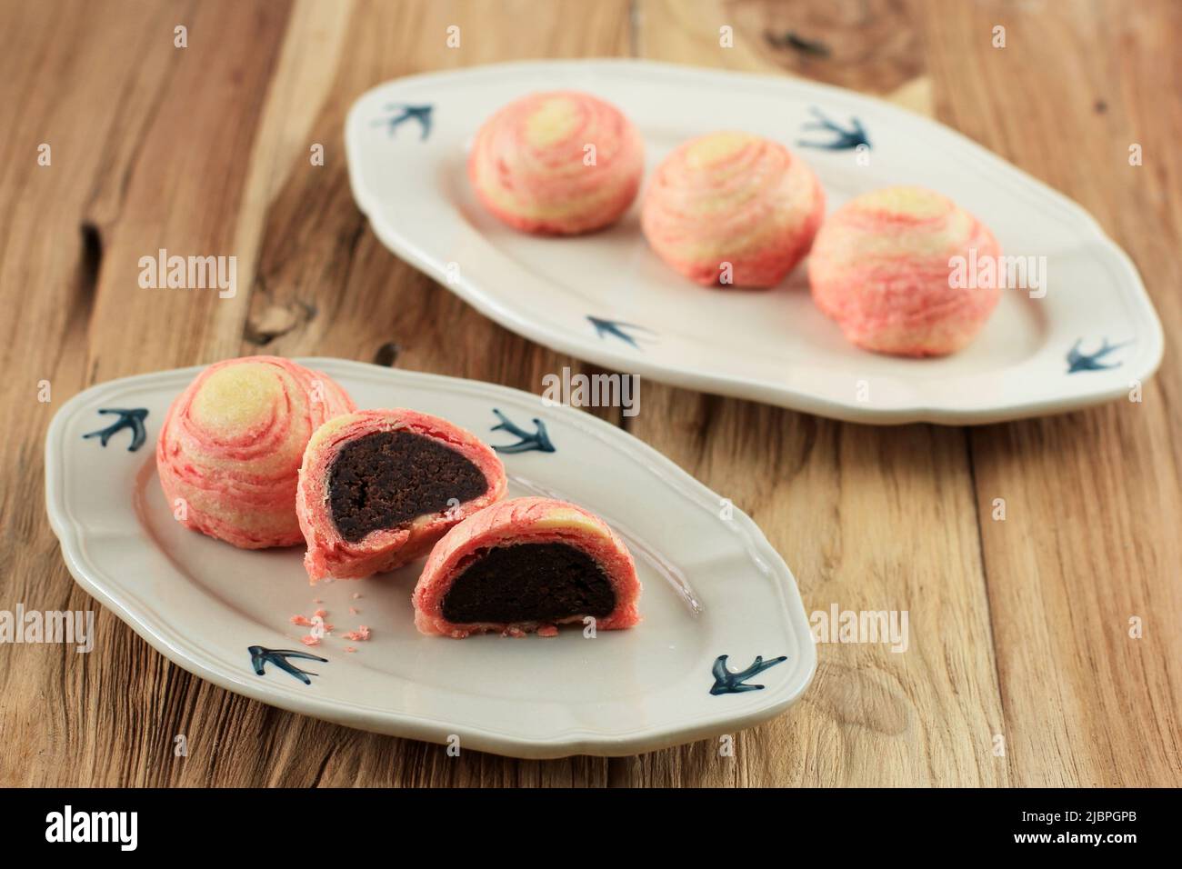 Thousand Layer Mooncake, Pastry Style Mooncakes Filled with Sweetened ...