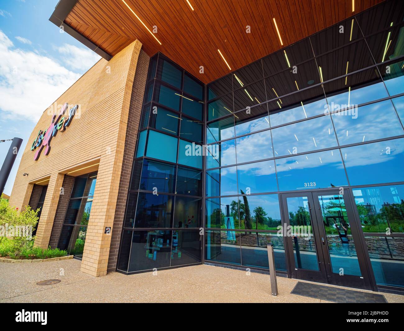 Oklahoma, MAY 28 2022 - Sunny exterior view of the Discovery Lab Stock Photo