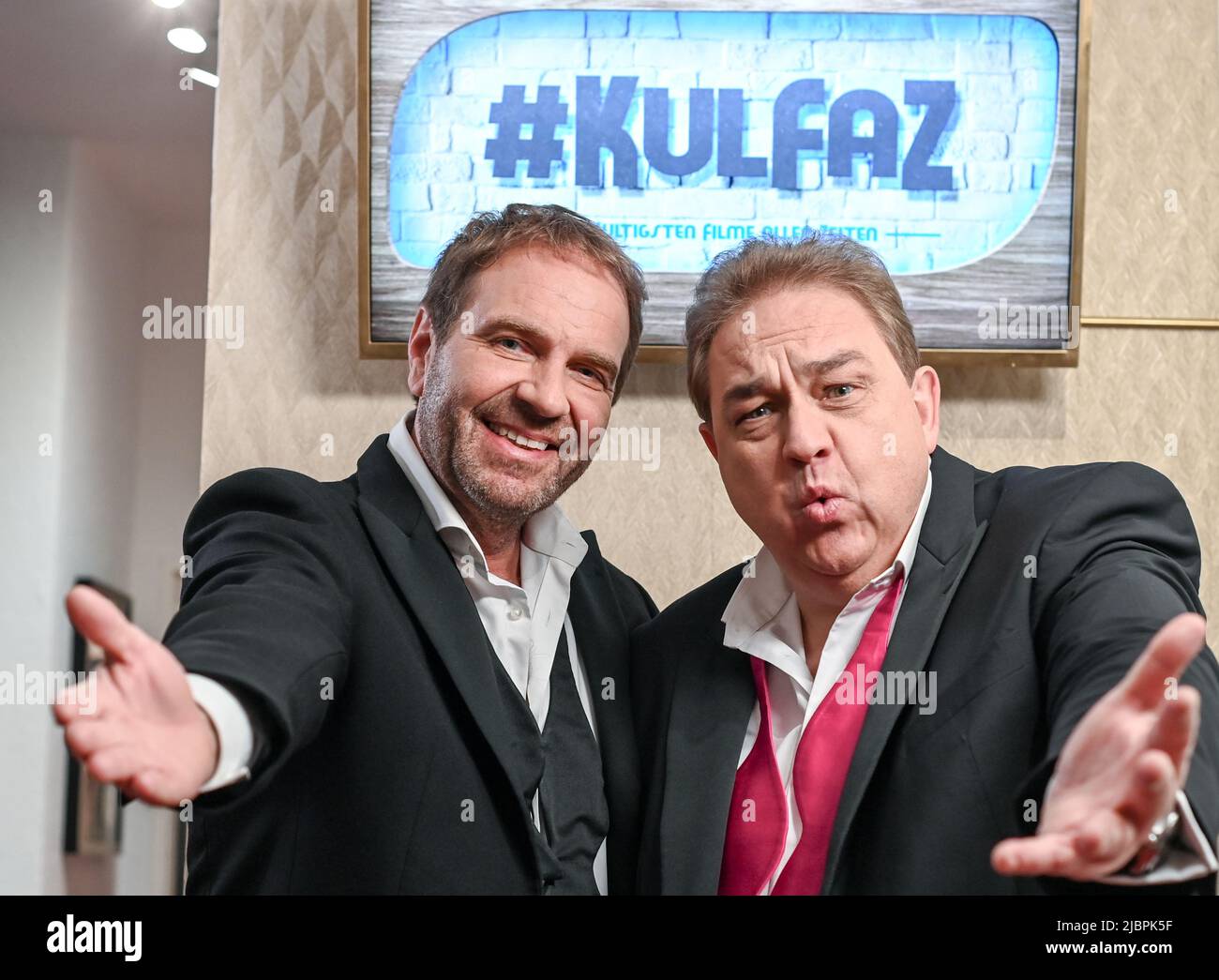 Berlin, Germany. 12th May, 2022. Presenters Peter Rütten (l) and Oliver Kalkofe are in the studio for the show 'Kulfaz - the cult movies of all time,' which will be shown on Tele5 starting June 10. The spin-off of the show Schlefaz - the worst films of all time is also produced here in the Fairmedia studio. Credit: Jens Kalaene/dpa/Alamy Live News Stock Photo
