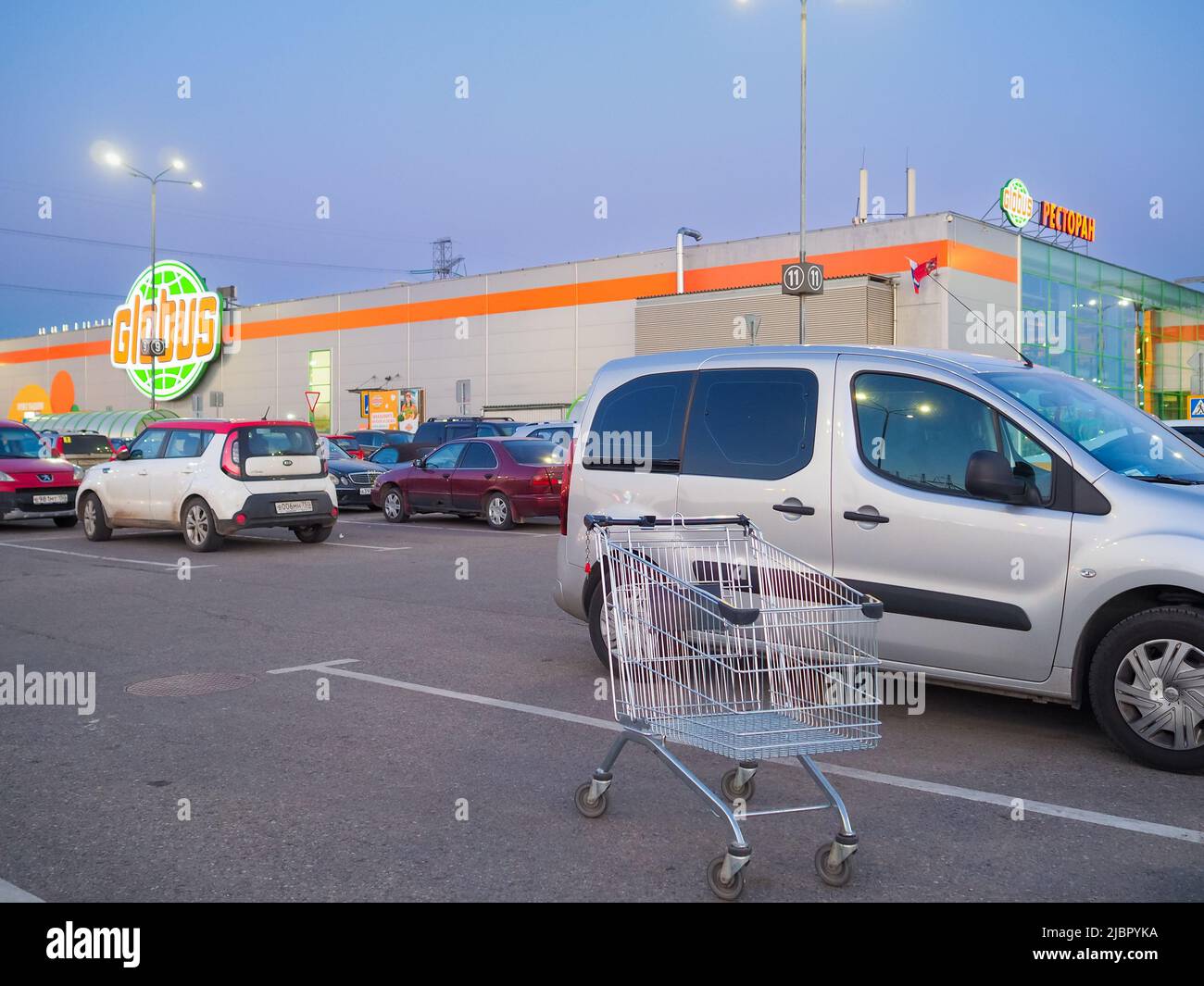 A hypermarket parking lot 100% solar - E.Leclerc, Carcassone