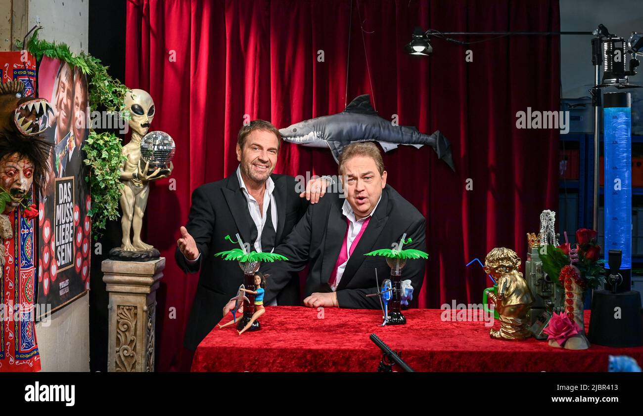 Berlin, Germany. 12th May, 2022. Presenters Peter Rütten (l) and Oliver Kalkofe stand in the studio of the Tele5 show 'Schlefaz - the worst films of all time. The show 'Kulfaz - the cult movies of all time' is also produced here in the Fairmedia studio and can be seen on Tele5 from June 10. Credit: Jens Kalaene/dpa/Alamy Live News Stock Photo