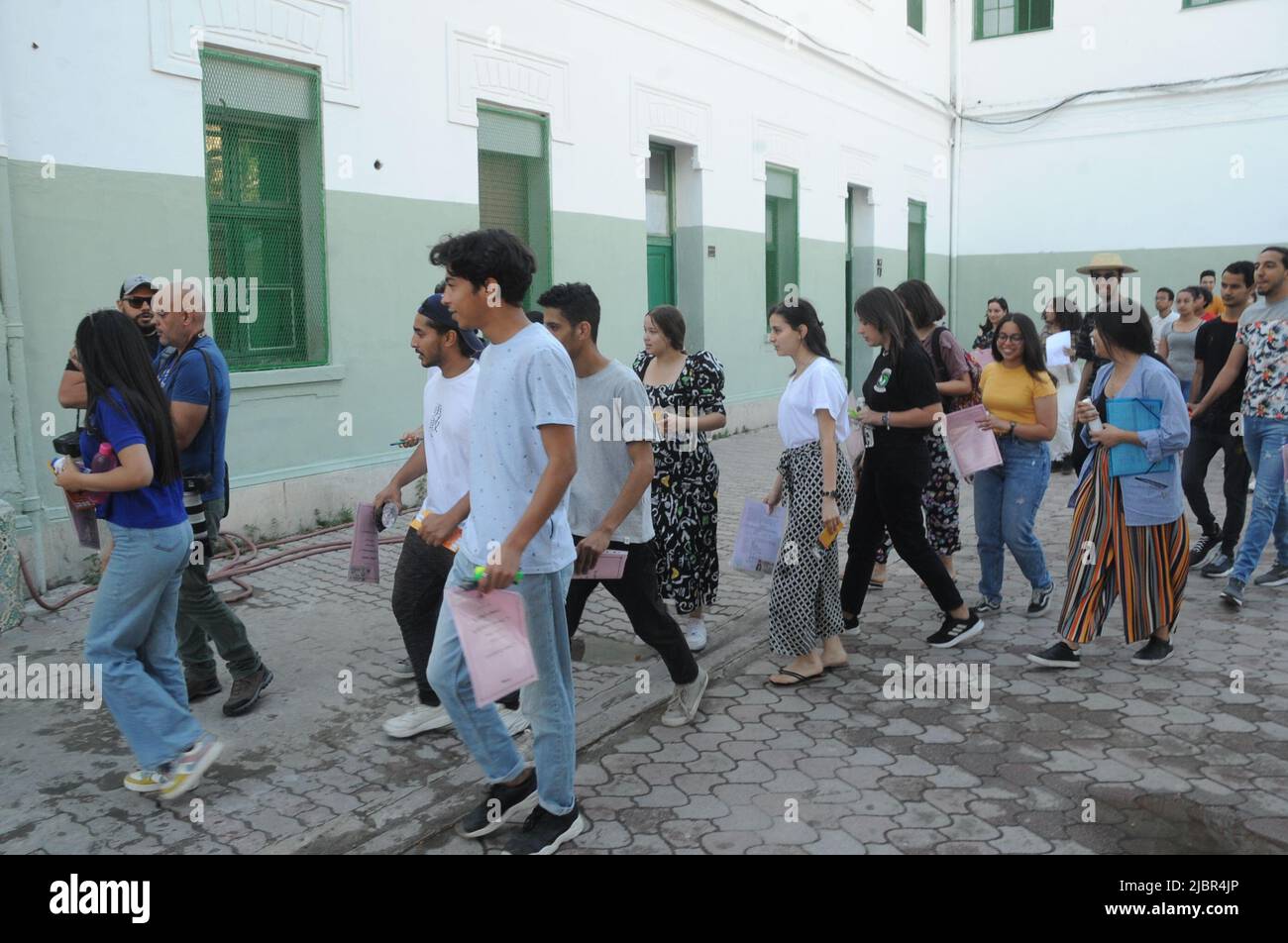 Tunis, Tunisia. 8th June, 2022. Candidates who return to the sadykia high school at the Kasbah in Tunis to pass their exams.'One hundred and thirty four thousand, nine hundred and fifty (134,950) candidates are preparing to take the exams for the main session of the 2022 baccalaureate, which starts on June 8, 2022, ' the director general of examinations told the Ministry of Education on Wednesday. recalling the efforts made by the Ministry of Education to successfully organize the 2022 Bac. (Credit Image: © Chokri Mahjoub/ZUMA Press Wire) Stock Photo