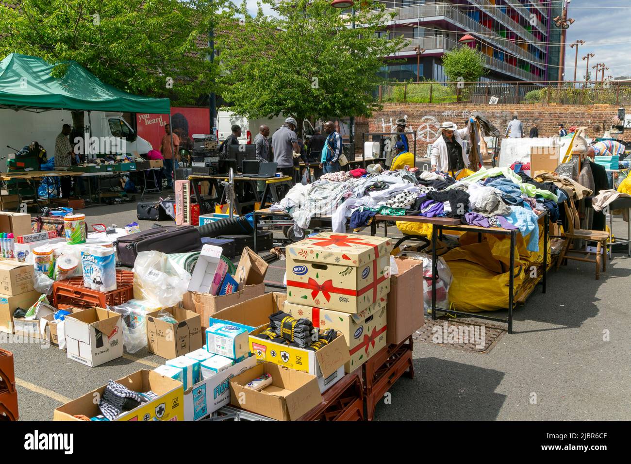 Street market traders and stalls, Deptford Market, London S8, England, UK Stock Photo