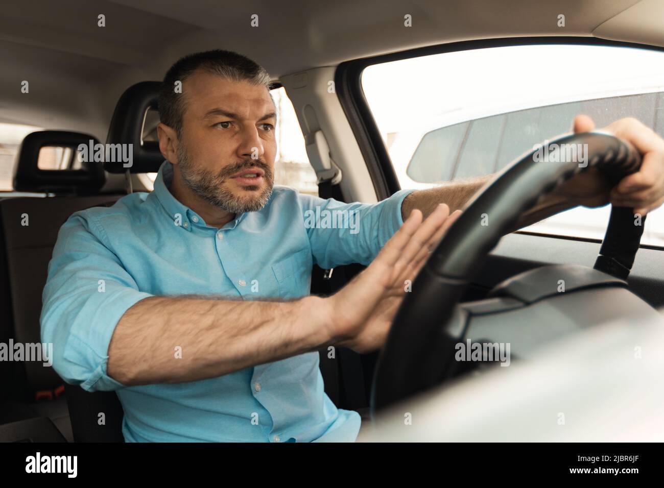 Driver beep horn car hires stock photography and images Alamy