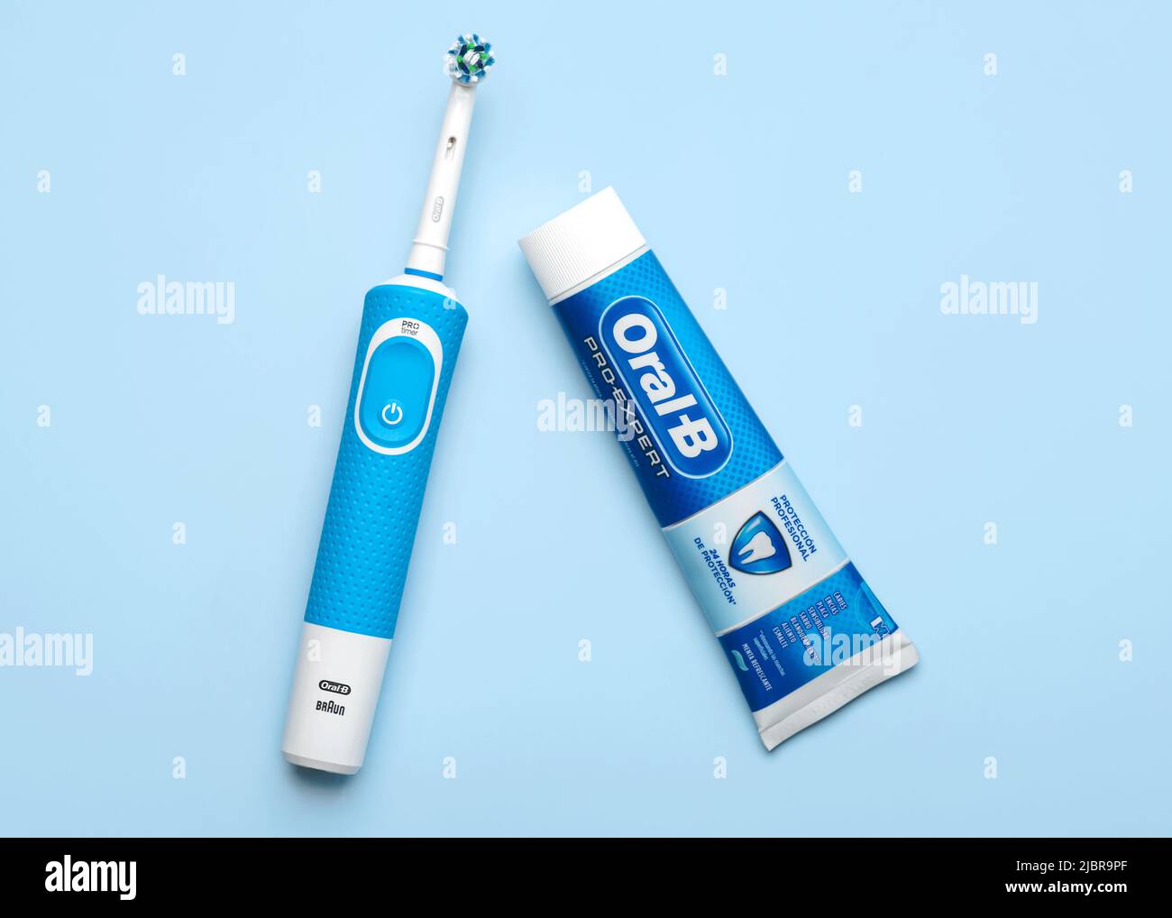 Oral b toothpaste hi-res stock photography and images - Alamy