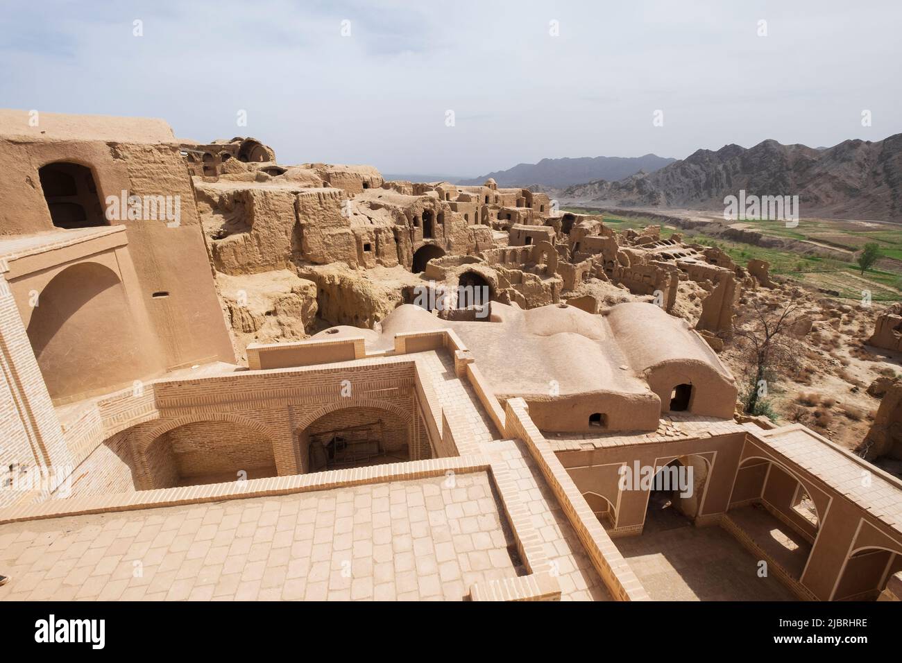 Panoramic view of the Kharanagh village in Yazd city, Iran. Ancient town with houses made of clay, straw, and dried brick. Mud-brick village of Kharan Stock Photo