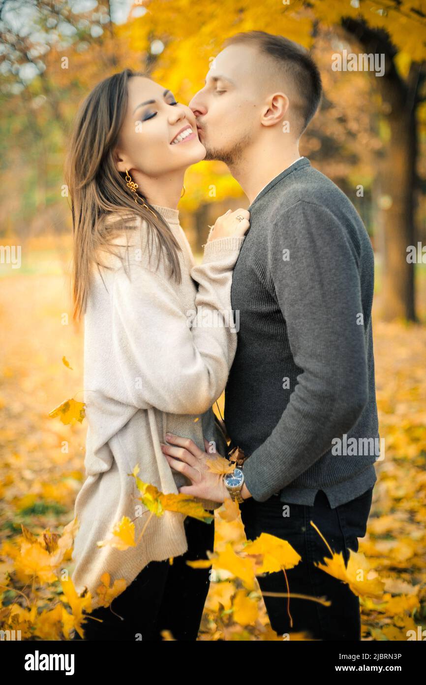 Beautiful couple in love kiss hi-res stock photography and images - Alamy