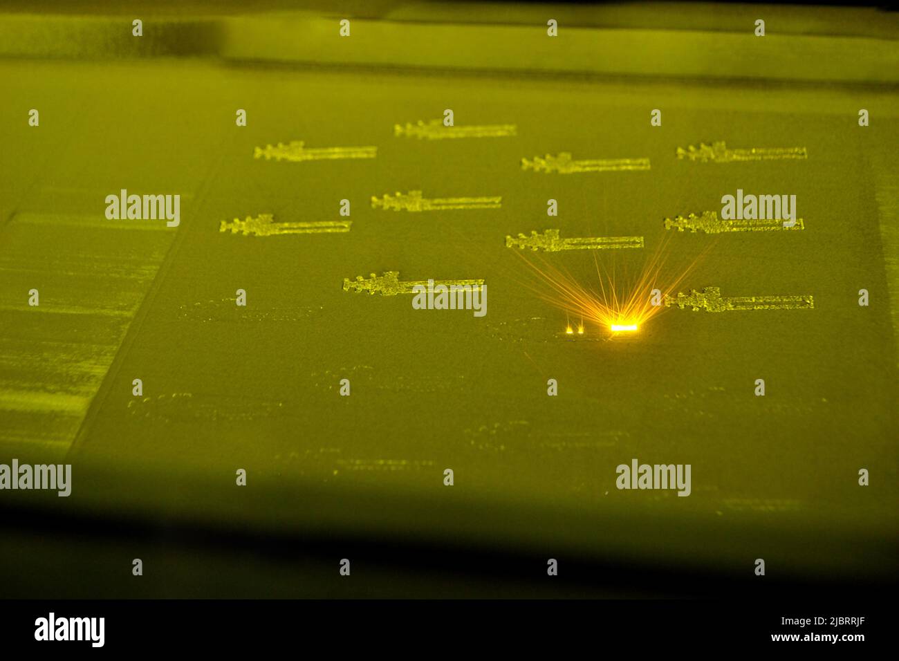 3D printer printing threedimensional object from metal powder