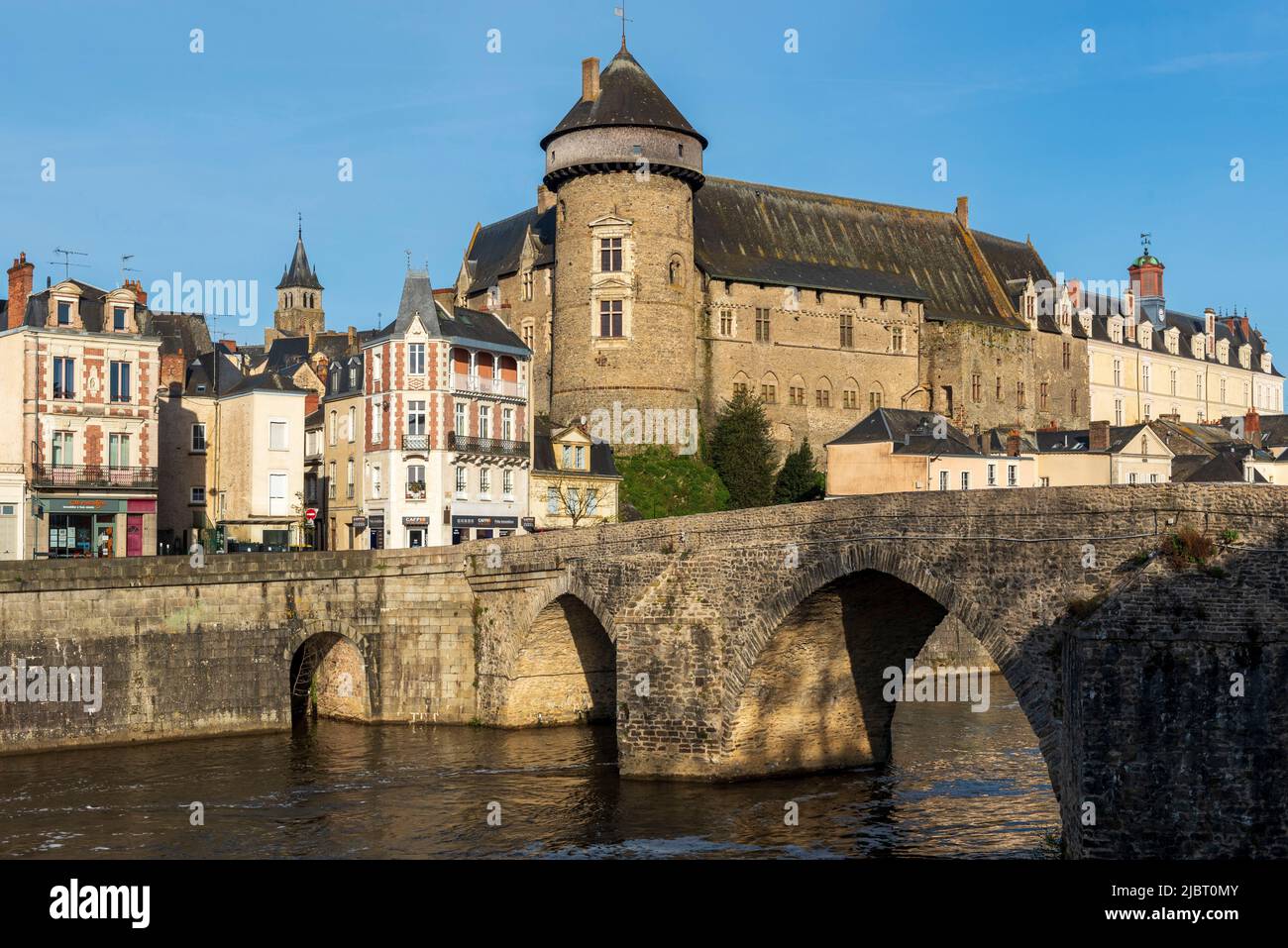 France, Mayenne, Laval, the banks of Mayenne river, the medieval Old Castle and the Old Bridge Stock Photo