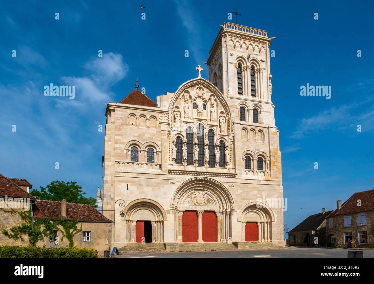France, Yonne, Morvan regional natural park, Vezelay, a UNESCO World Heritage site, labelled Les Plus Beaux Villages de France (The most beautiful villages of France), starting point of one of the main ways to Santiago de Compostela (Via Lemovicensis or Vezelay Way), Sainte Marie Madeleine basilica Stock Photo