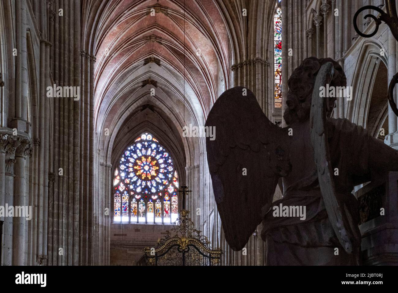 France, Yonne (89), Auxerre, cathédrale Saint-Etienne, nef Stock Photo