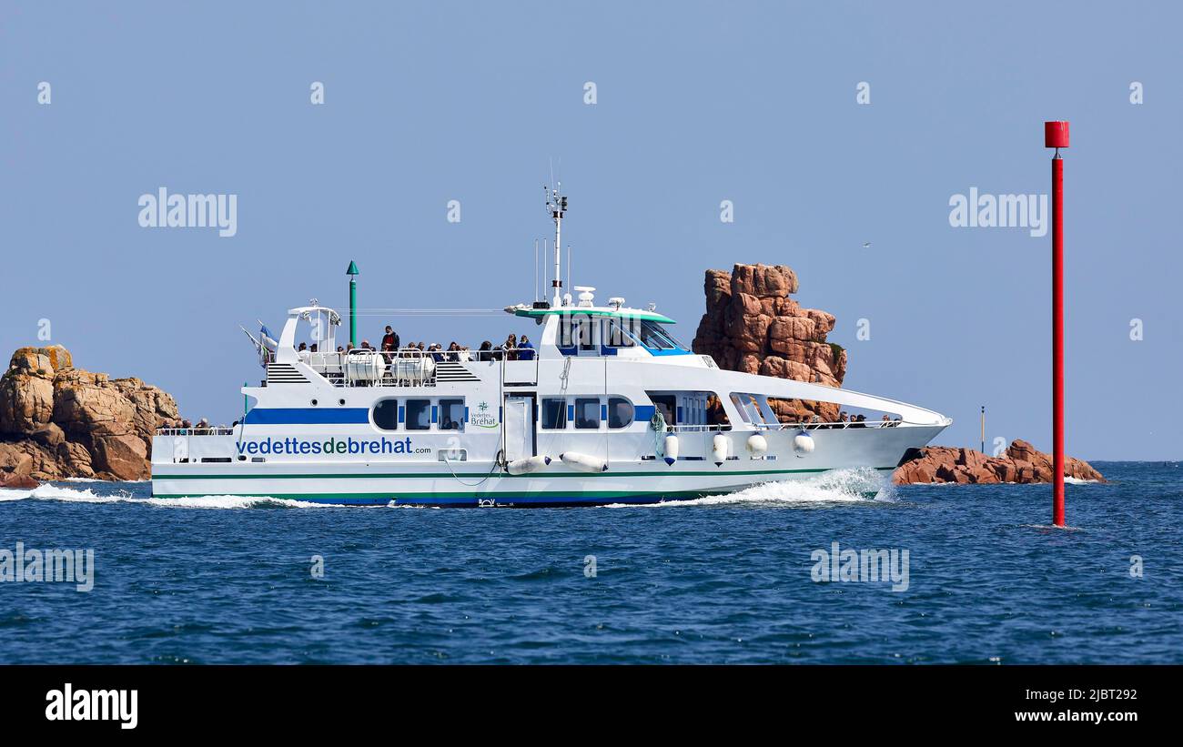 France, Cotes d'Armor, Ile de Bréhat (Brehat island), passenger boat at the exit of Port Clos Stock Photo