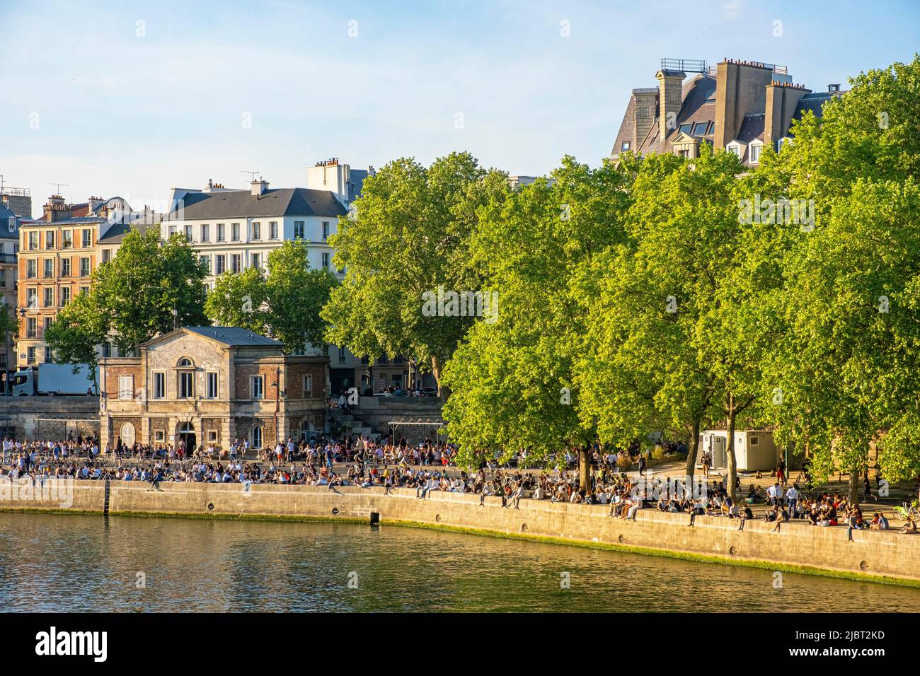 France, Paris, area listed as World Heritage by UNESCO, Parc des Rives de Seine, bar les Nautes Stock Photo