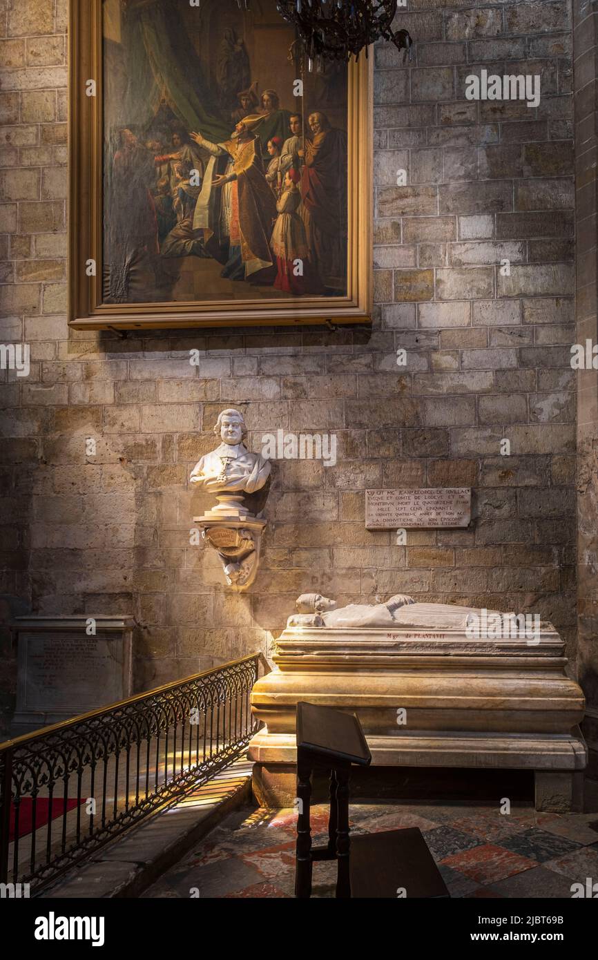 France, Herault, Lodeve, southern Gothic style Saint-Fulcran cathedral (13th and 14th centuries), marble recumbent figure of Bishop Plantavit de la Pause in the Saint-Michel chapel Stock Photo