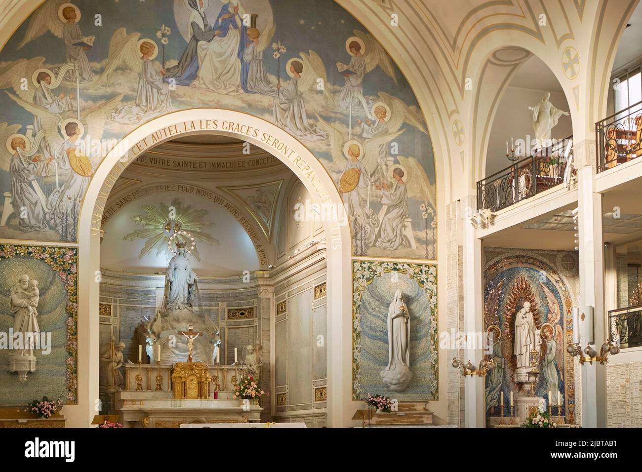 France, Paris, Notre Dame de la Medaille Miraculeuse Chapel, the choir and the altar Stock Photo