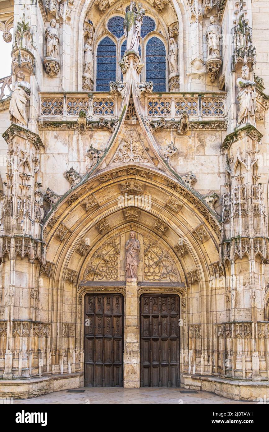 France, Rhone, Villefranche-sur-Saone, Notre-Dame-des-Marais Collegiate, the Flamboyant Gothic style west portal Stock Photo