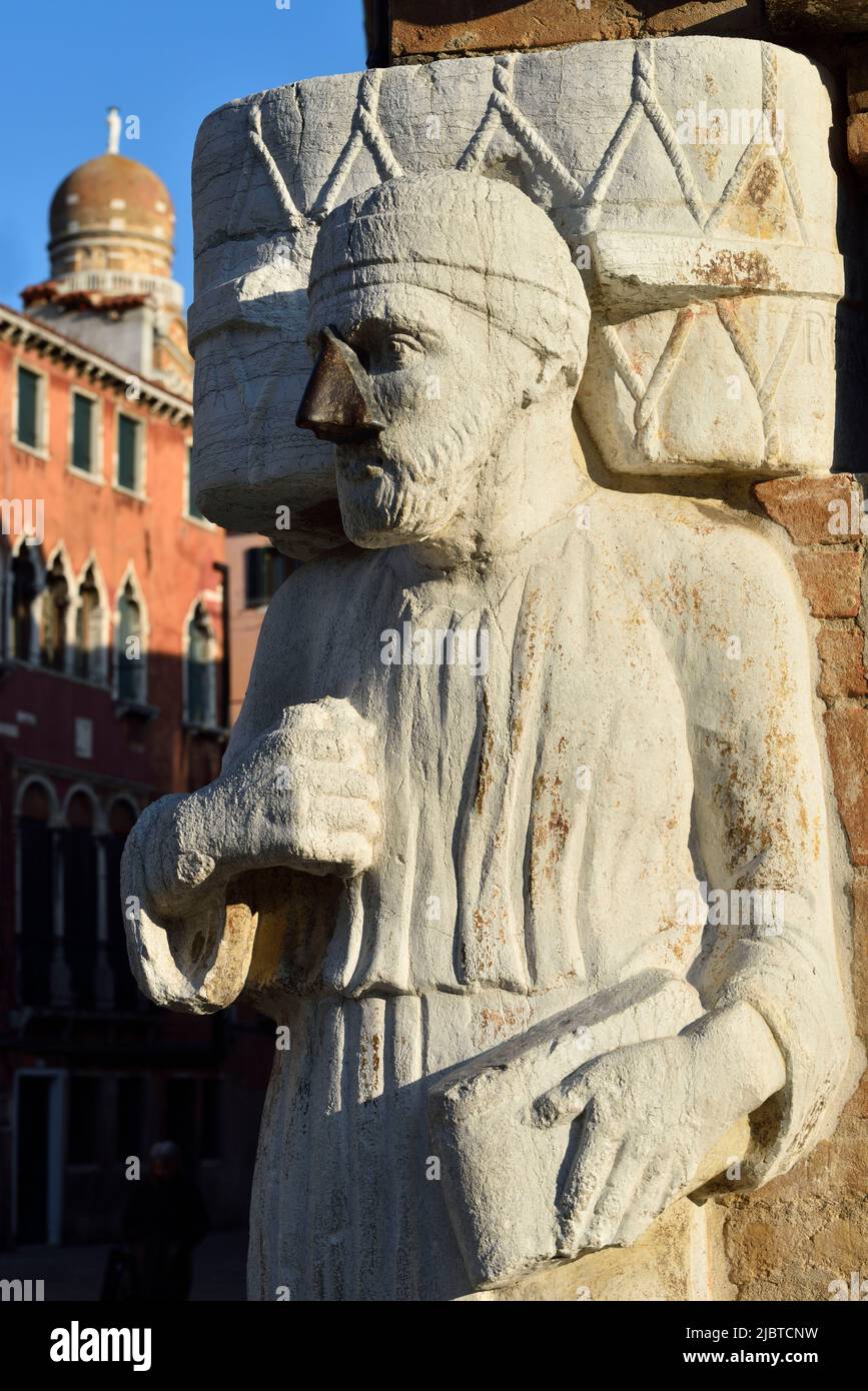 Italy, Venetia, Venice, listed as World Heritage by UNESCO, Cannaregio district, Campo dei Mori, Statue of Sior Antonio Rioba, spokesman of the disgruntled Stock Photo