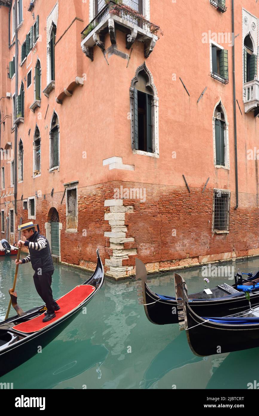 Italy, Venetia, Venice, listed as World Heritage by UNESCO, Castello district, Fondamenta del Osmarin, Gondolier Stock Photo