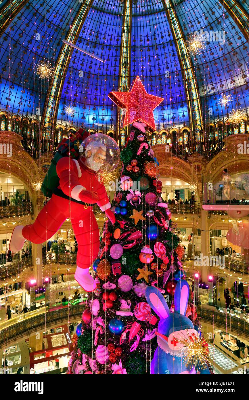 France, Paris, the Galeries Lafayette department store at Christmas, the Christmas tree under the dome Stock Photo