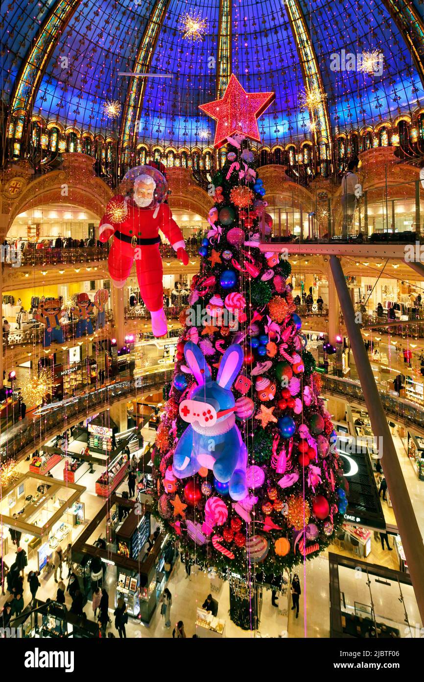 France, Paris, the Galeries Lafayette department store at Christmas, the Christmas tree under the dome Stock Photo