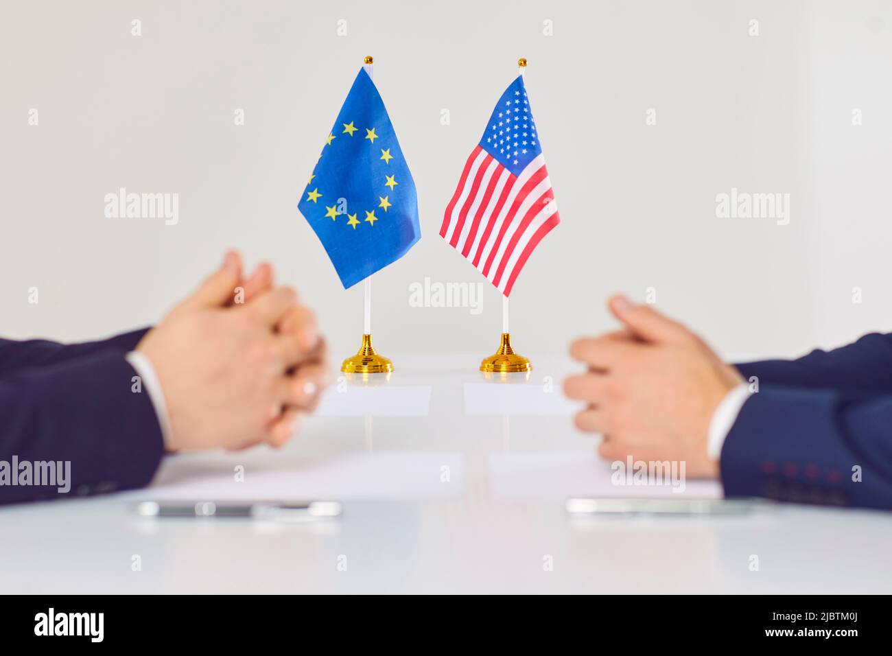 Diplomats from USA and EU negotiate at briefing Stock Photo