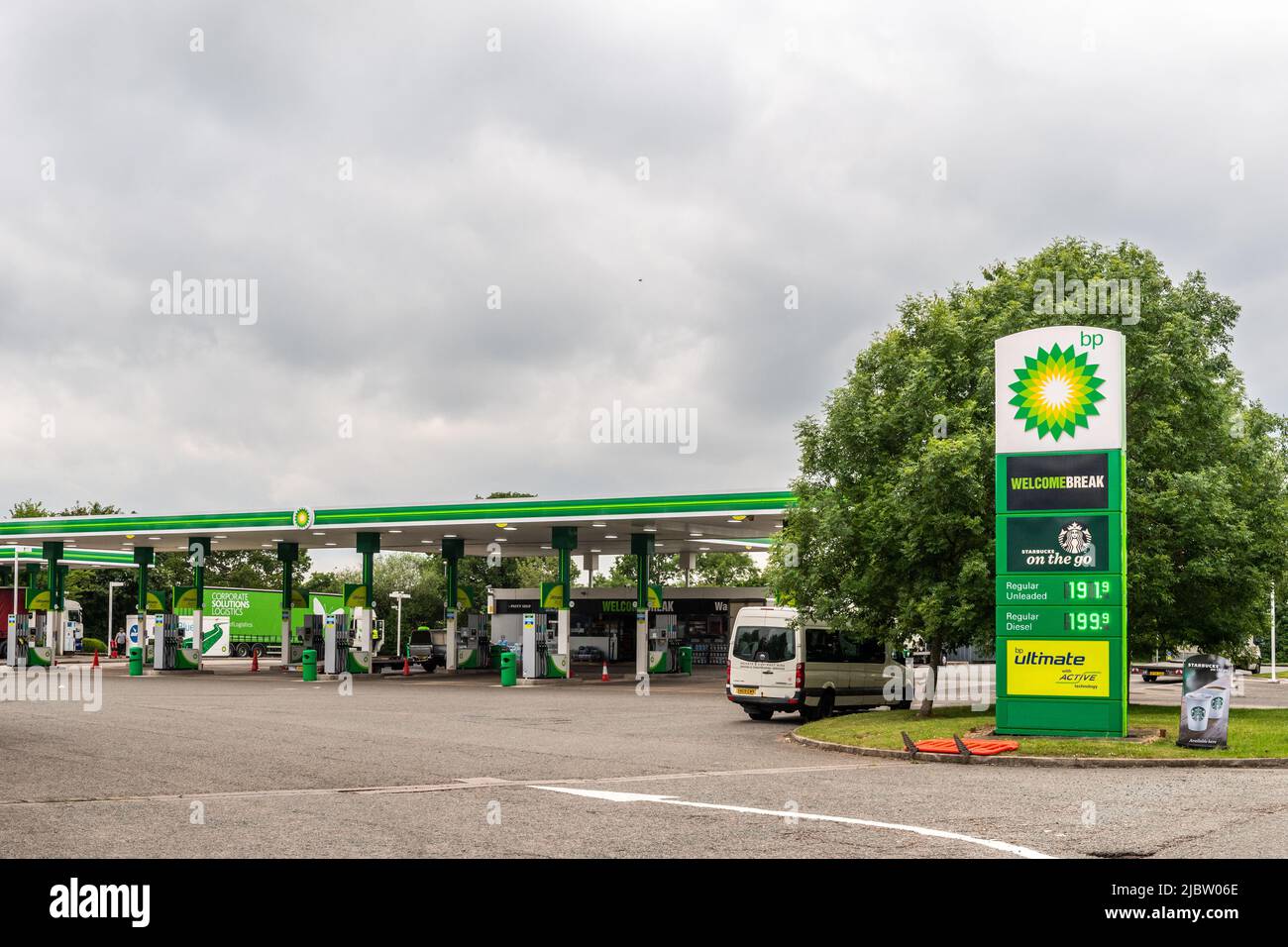 Welcome Break Service Station between junctions 12-13 on the M40 Motorway, Warwick, UK. Stock Photo