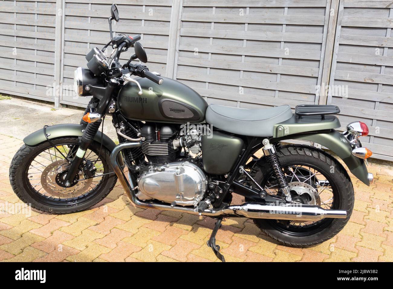 Triumph bonneville t100 steve mcqueen hi res stock photography and