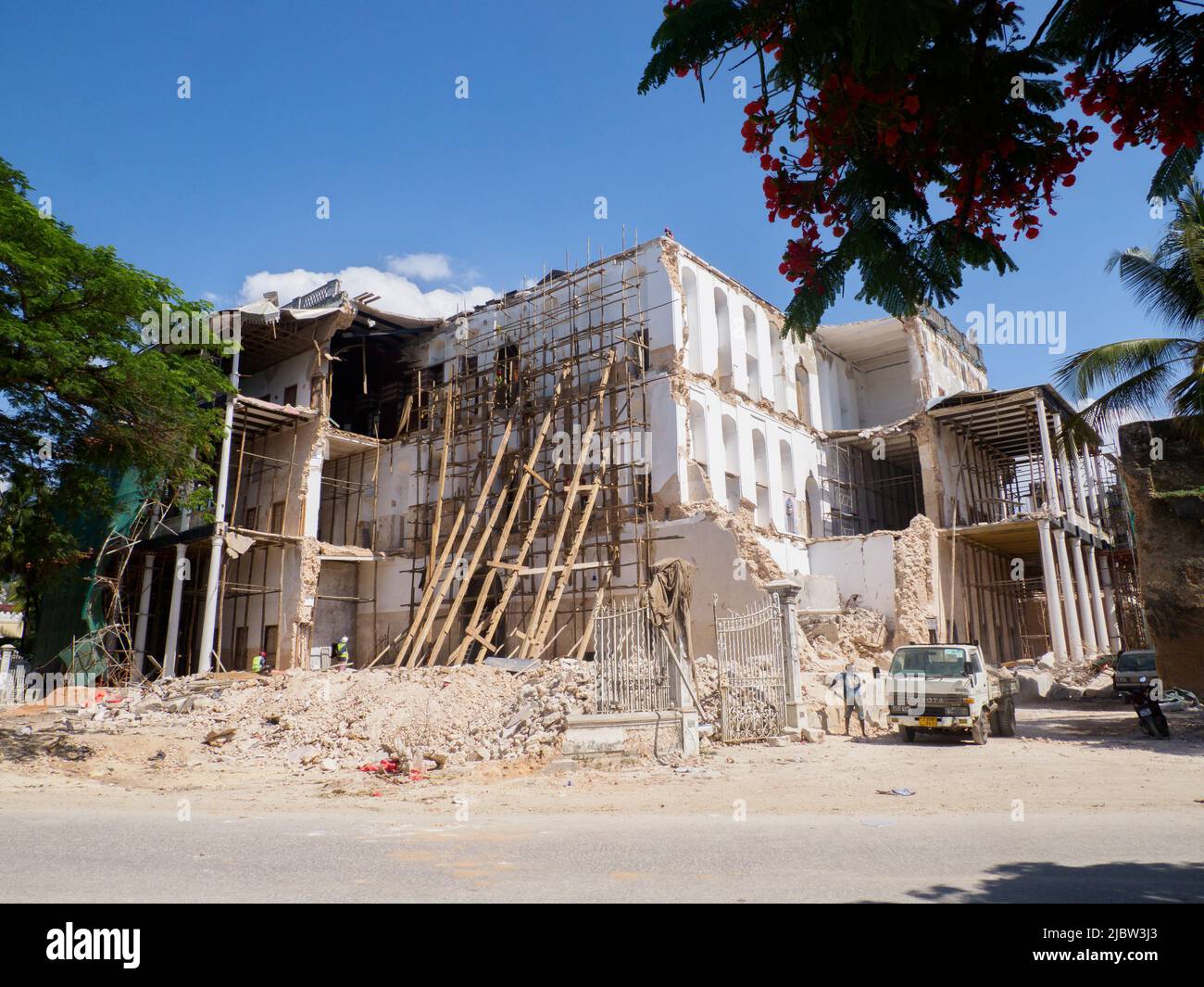 Stone Town, Zanzibar - Jan, 2021: Collapsed House of Wonders or Palace of Wonders (Arabic: Beit-el-Ajaib) which housed the Museum of History and Cultu Stock Photo