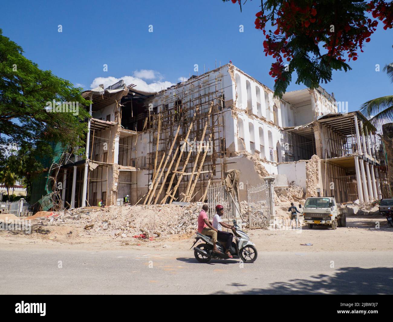 Stone Town, Zanzibar - Jan, 2021: Collapsed House of Wonders or Palace of Wonders (Arabic: Beit-el-Ajaib) which housed the Museum of History and Cultu Stock Photo
