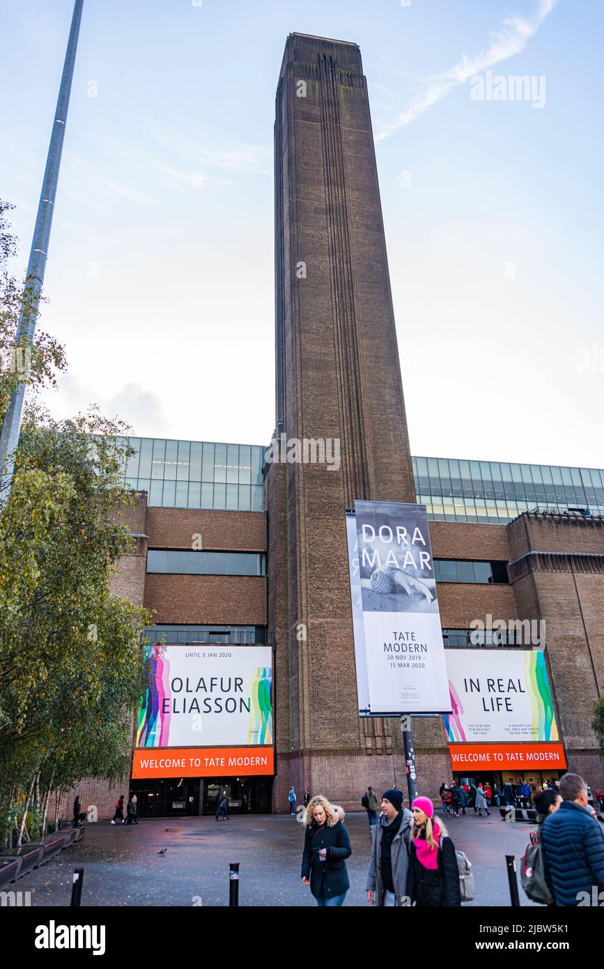 Exterior views of Tate Modern, Bankside, London. Please credit: Phillip Roberts Stock Photo