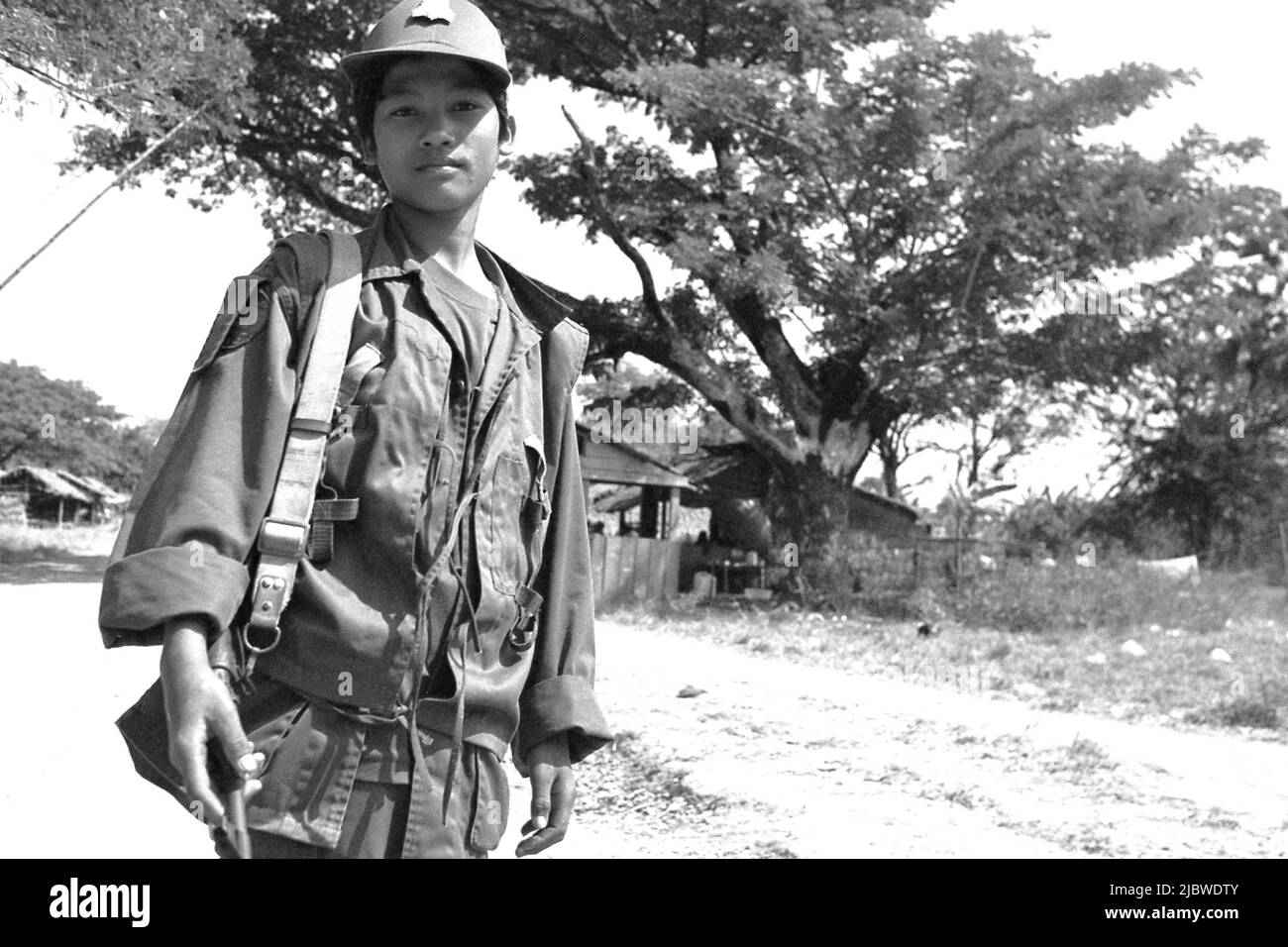 Enfant et soldat hi-res stock photography and images - Alamy