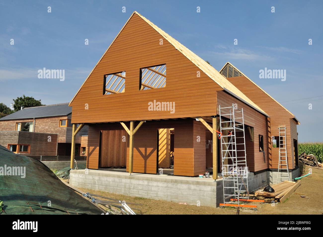 Construction of a wooden house Stock Photo Alamy