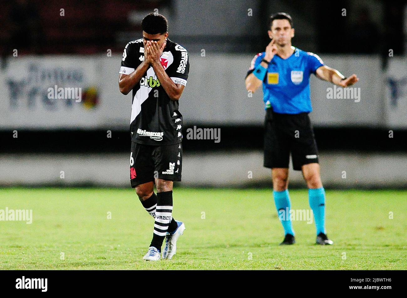 RECIFE, PE 07.06.2022 NÁUTICO X VASCO Defensive midfielder Andrey