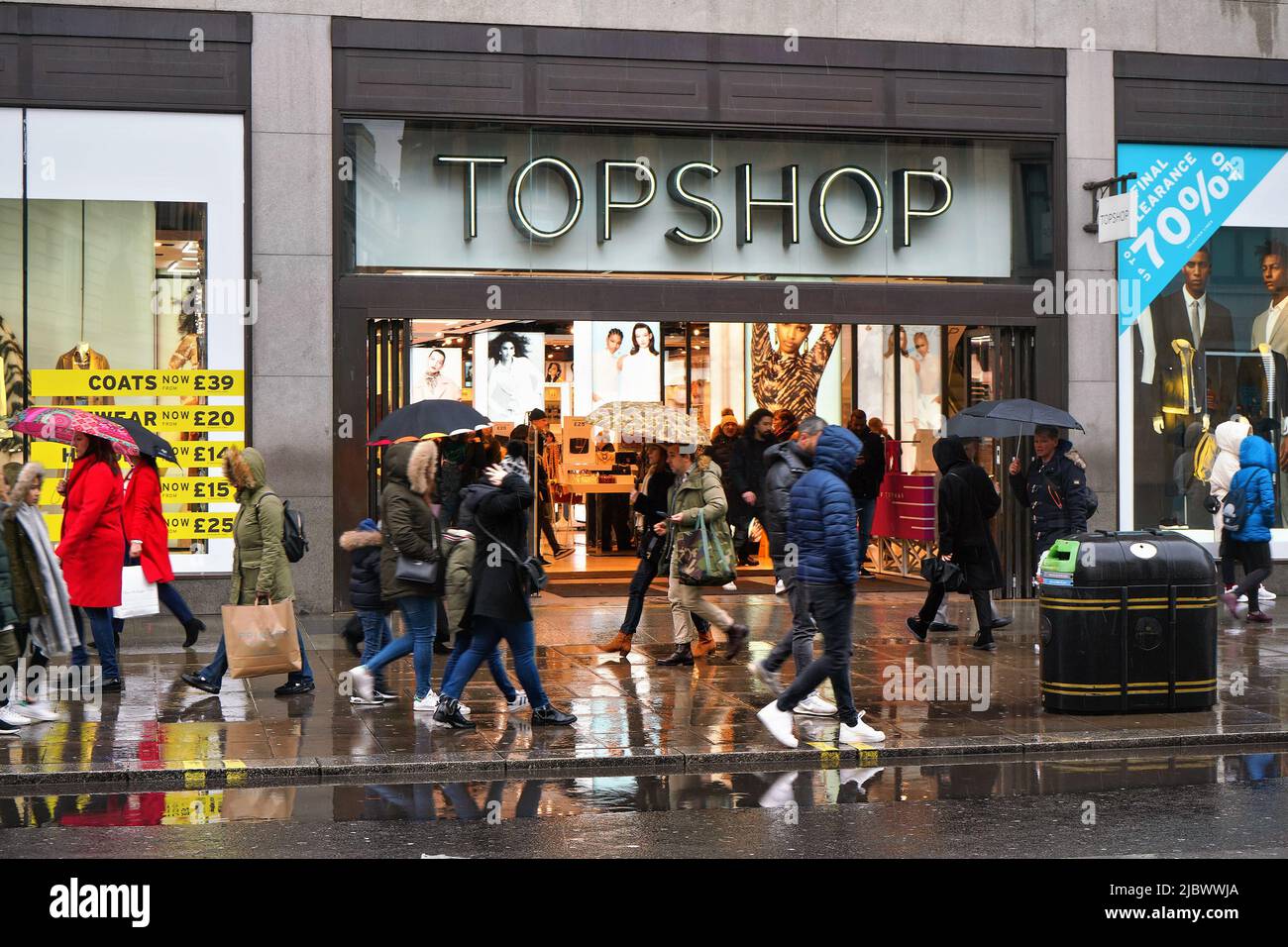 Topshop hi-res stock photography and images - Page 4 - Alamy