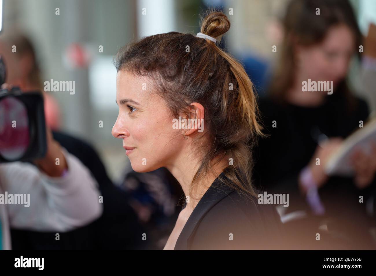 Cologne, Germany. 08th June, 2022. Actress Aylin Tezel comes to the ...