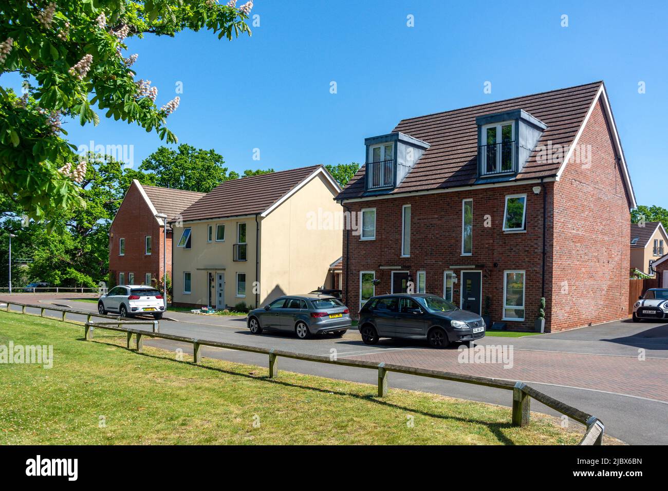 Residential estate houses, Nicholson Park, Harmans Water, Bracknell, Berkshire, England, United Kingdom Stock Photo