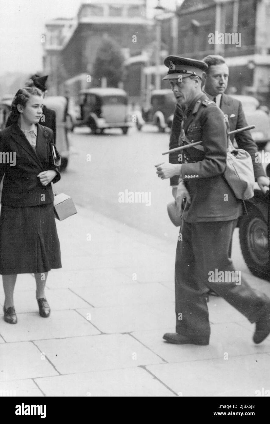 First Picture of Duke of Windsor in Uniform: The Duke of Windsor, in uniform of a Major-General, arriving at the War Office this afternoon. The Duke of Windsor, who is entitled to Fieldmarshal's Rank, has taken the Rank of Major-General so that he may serve with the British army overseas. April 23, 1940. (Photo by Keystone). Stock Photo