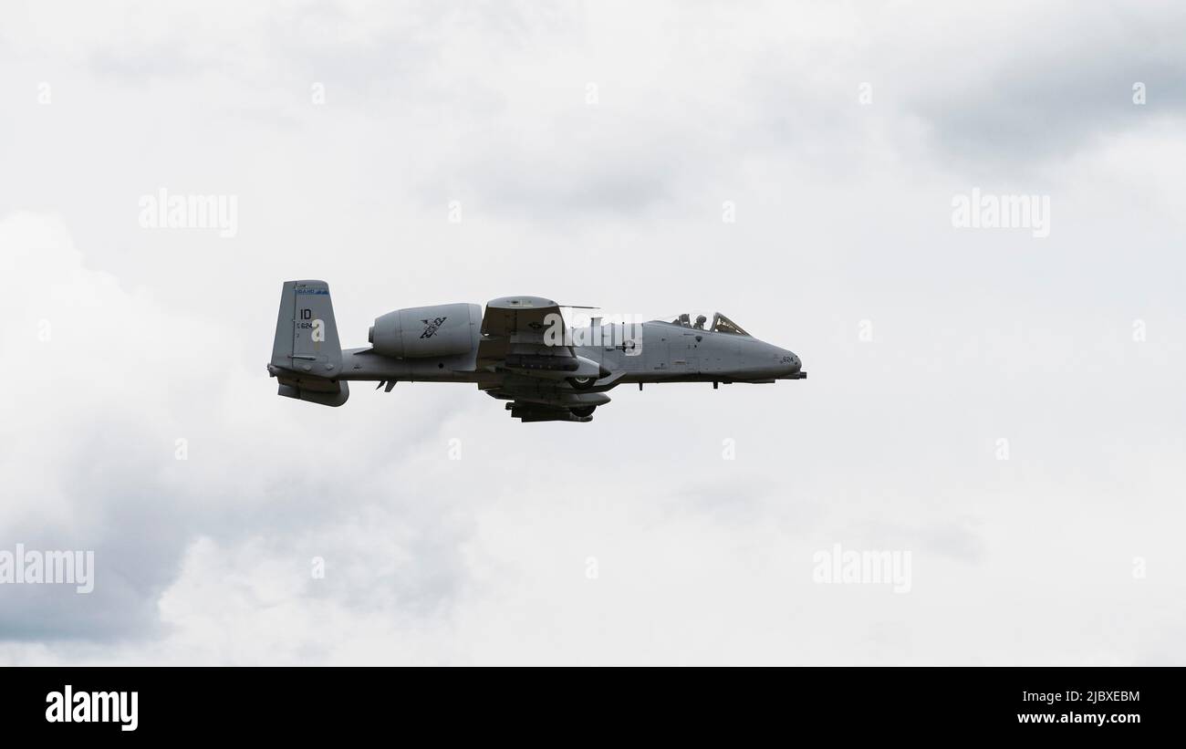 A-10 Thunderbolt II’s from the 124th Fighter Wing perform live fire exercises at the Grayling Air Gunnery Range in northern Michigan, June 8, 2022. The GAGR provides over 147,000 acres of joint tactical air and ground training space for various military and paramilitary forces. (U.S. Air National Guard photo by Staff Sgt. Joseph R. Morgan) Stock Photo