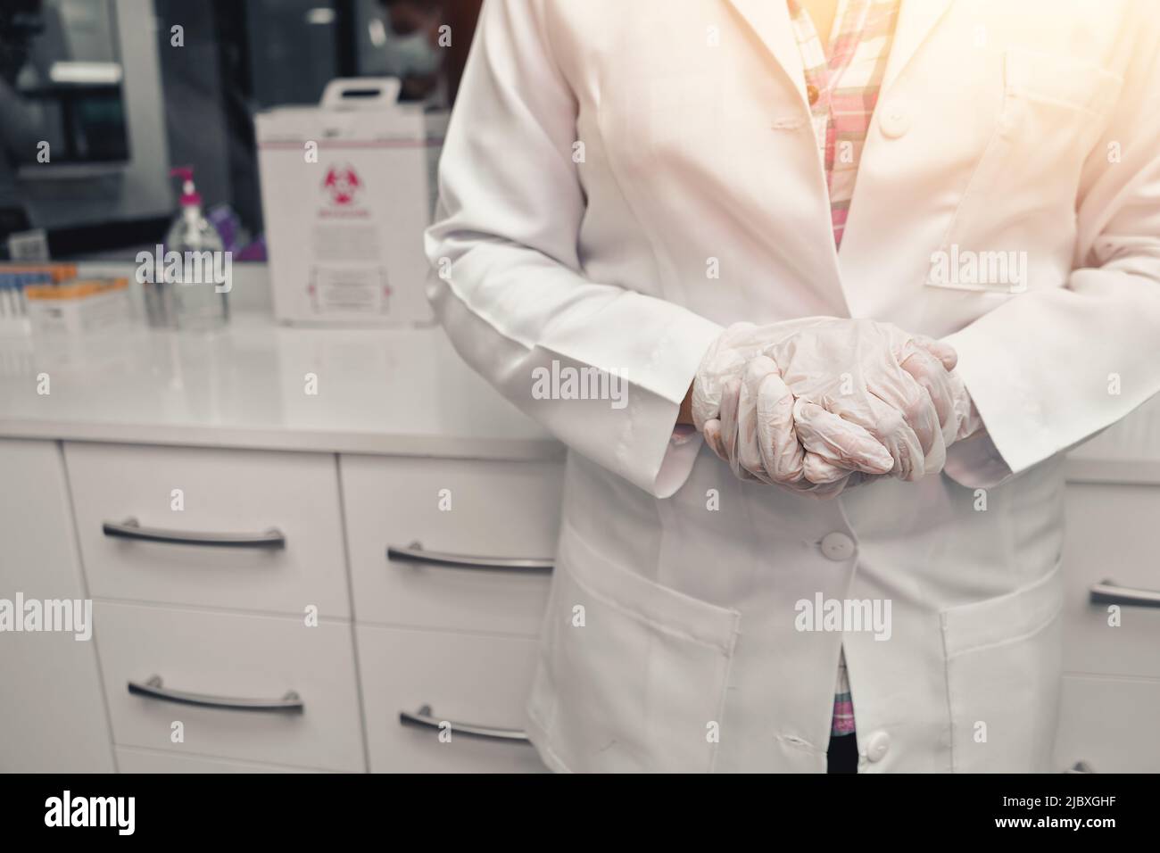 Portrait latino female doctor hi-res stock photography and images - Alamy